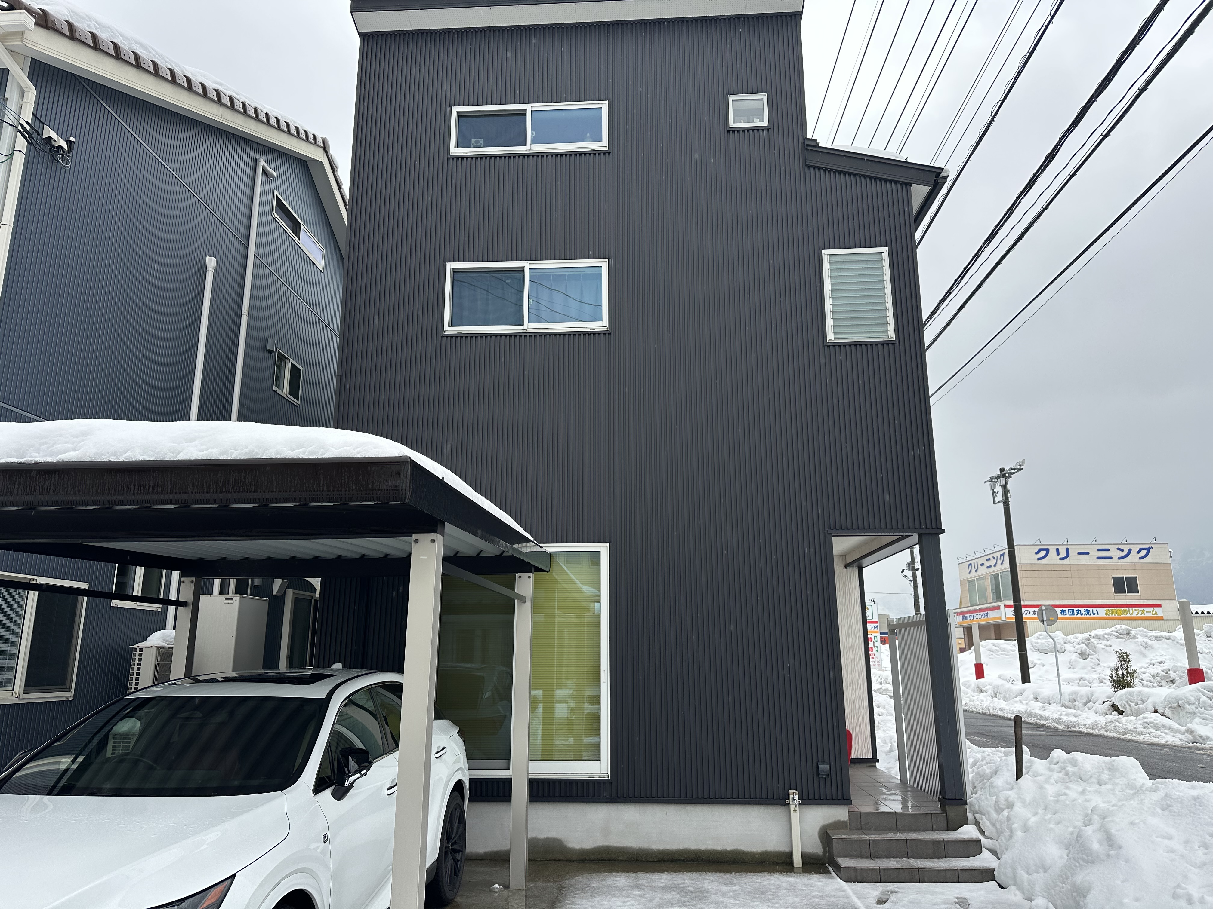 モダンでスタイリッシュな木造住宅の新築外装工事